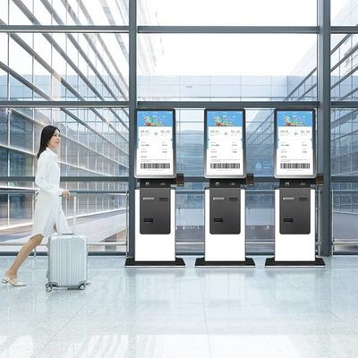 Kiosque d'enregistrement de l'hôtel de l'aéroport avec dépôt en espèces et fonction de guichet automatique